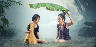 Dlaczego dziecko odgina głowę do tyłu podczas snu?