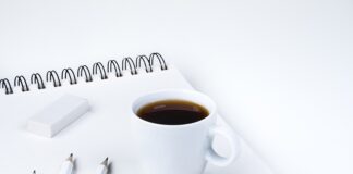 Jak zakładać prześcieradło bez gumki? Jak zakładać prześcieradło bez gumki?